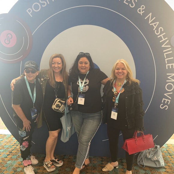 Selling Us SUNDAY 🫵🏼🫵🏼 - Picture 4 of 12